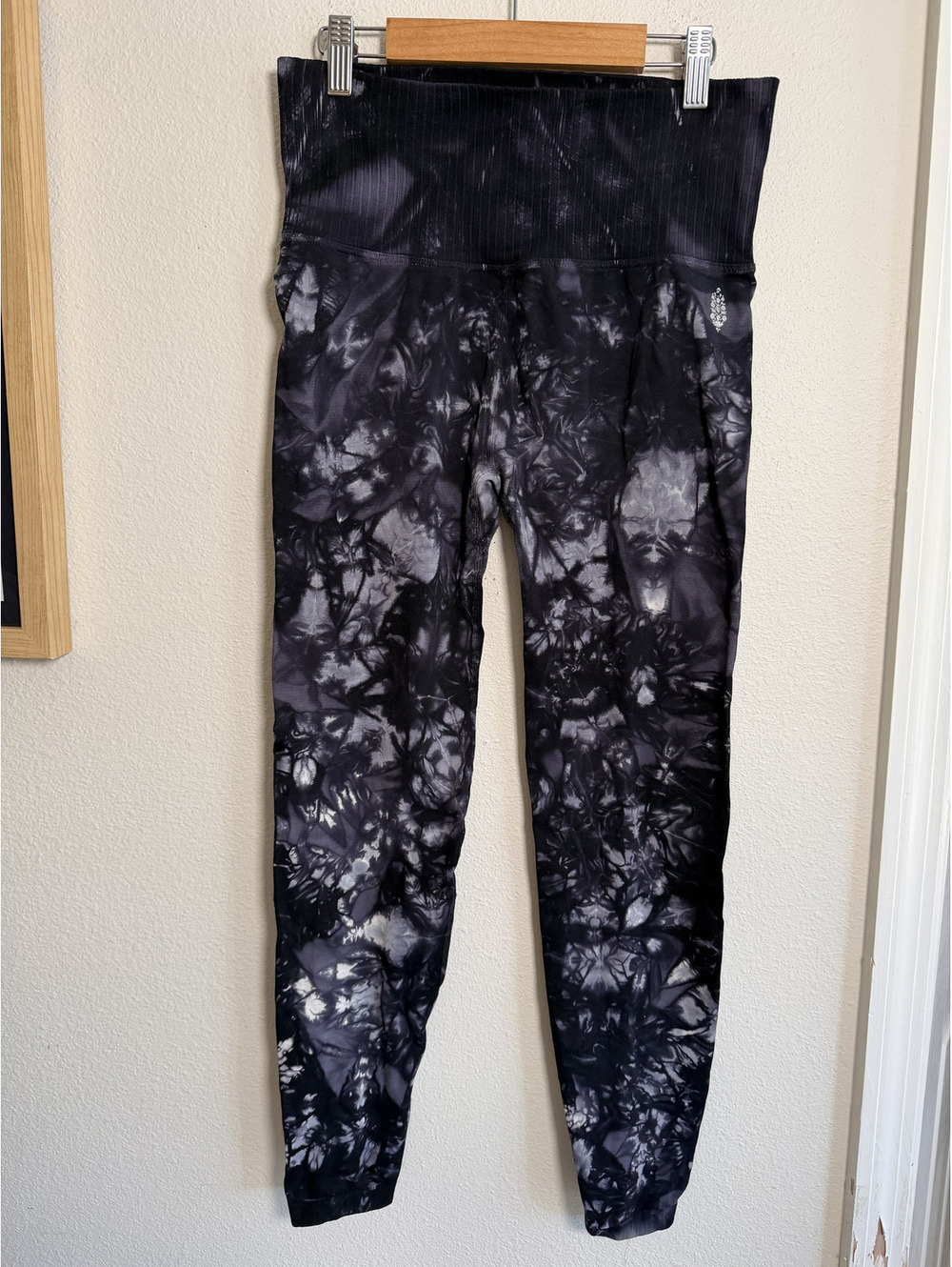 FP Movement Om Shanti Tie Dye High Rise Leggings Black Gray Women’s Medium